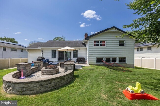 Building Photo - 1022 Haral Pl