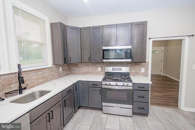 Building Photo - 140 Delsea Dr S