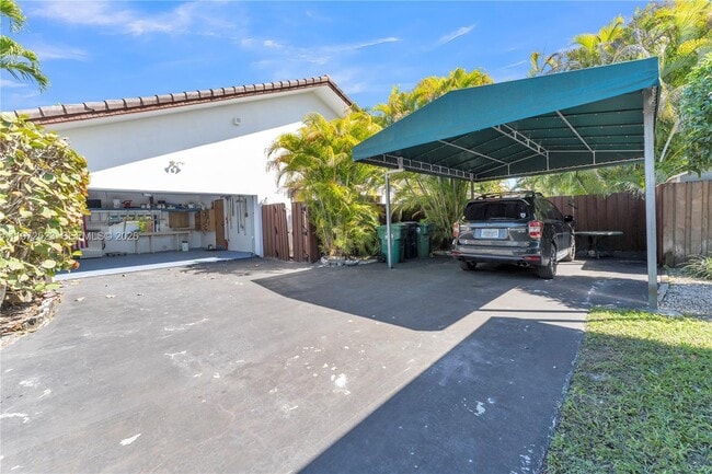 Building Photo - 15305 SW 74th Ct