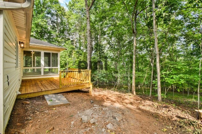 Building Photo - 135 Beacon Hl Dr