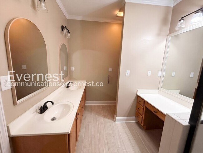 Building Photo - 1200 Berwick Rd