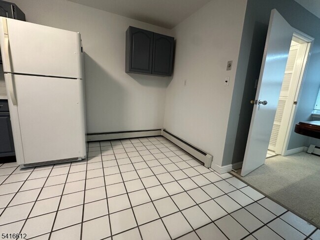 Building Photo - 18 Montrose Ave