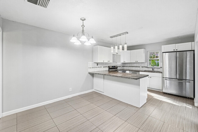 Building Photo - 7536 Courtyard Run E