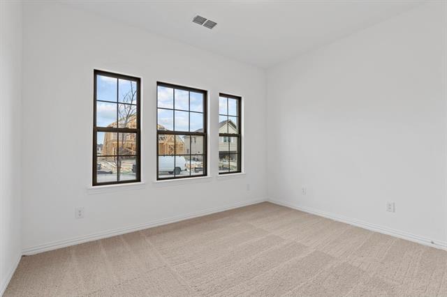 Building Photo - 2227 Lantana Dr