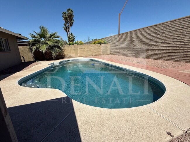 Building Photo - 3617 S Siesta Ln