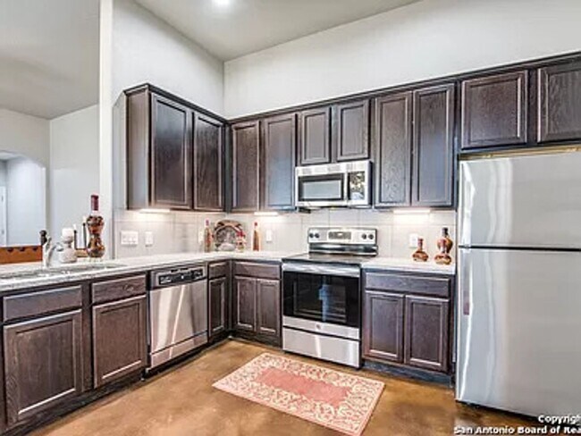 Building Photo - Beautiful Duplex in Seguin!
