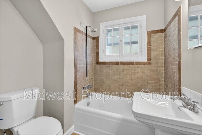 Building Photo - 46 N Harvey Ave