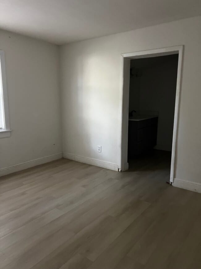 Building Photo - 224 W Cypress St