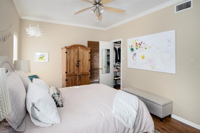 Building Photo - 728 Bering Dr