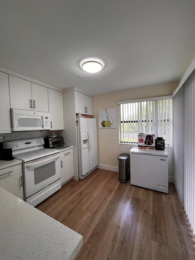 Building Photo - 1301 S Franklin Ave