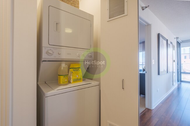 Building Photo - 507 N Kingsbury St