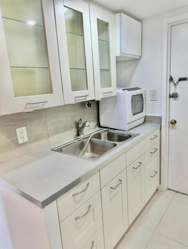 Building Photo - 8400 Byron Ave