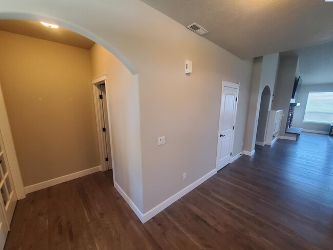 Building Photo - FOR RENT: West Pasco with heated inground ...