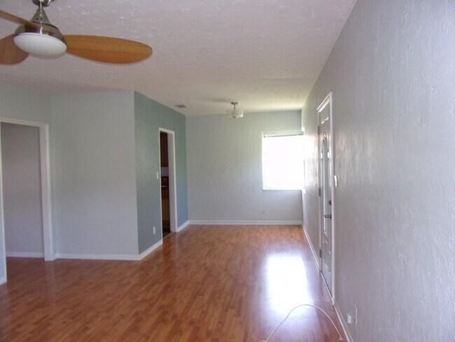 Building Photo - Walk to Lake Hollingsworth...Available Now