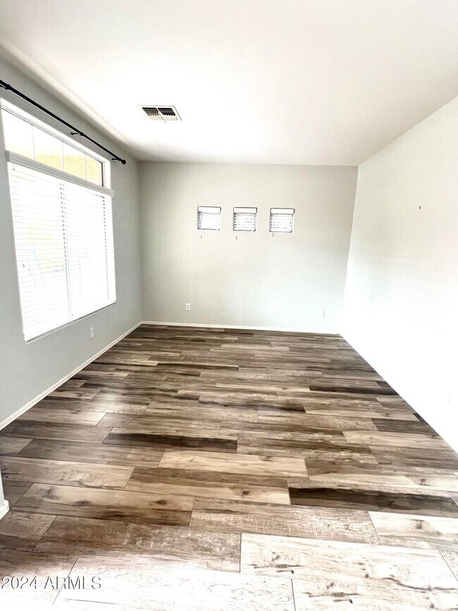 Building Photo - 3464 E Thornton Ave