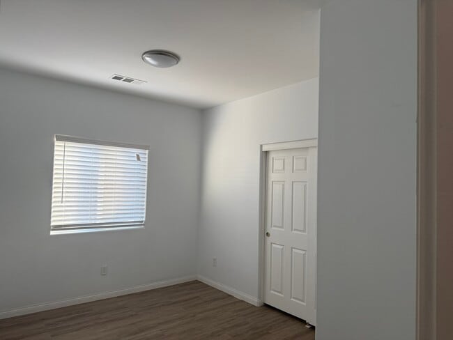 Building Photo - 1160 Hamlin Way