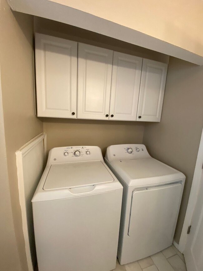 Building Photo - RANCH STYLE 3 BEDROOM 2 BATH  - NEAR USF & BUSCH GARDENS