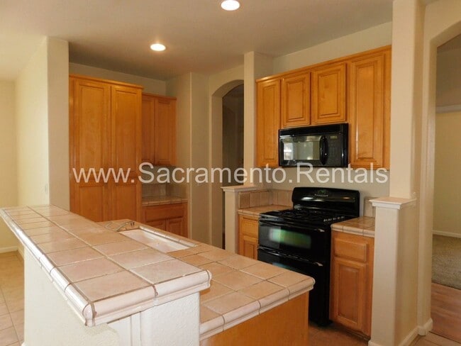 Building Photo - 4 br, 2 bath House - 4000 Saintsbury Drive