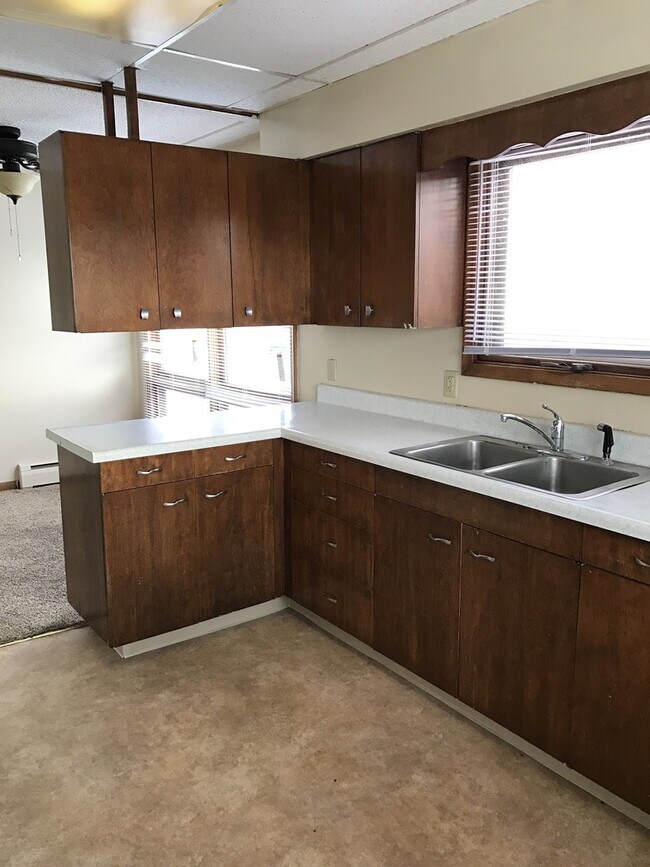 Building Photo - 1618 Maple Grove Rd