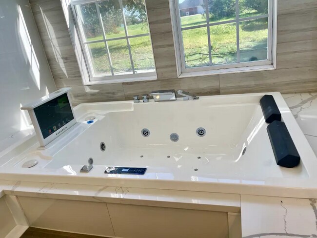 Building Photo - 1508 Schober Rd