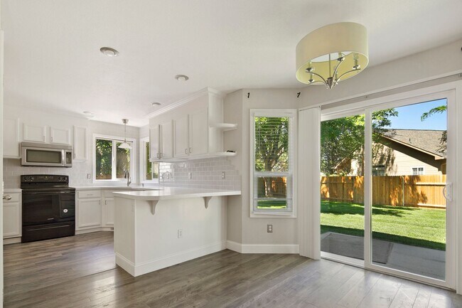 Building Photo - Discover this charming 4-bedroom, 2-bathroom home in Meridian!