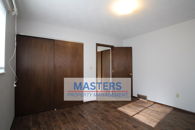 Building Photo - 135 Edgewood Dr