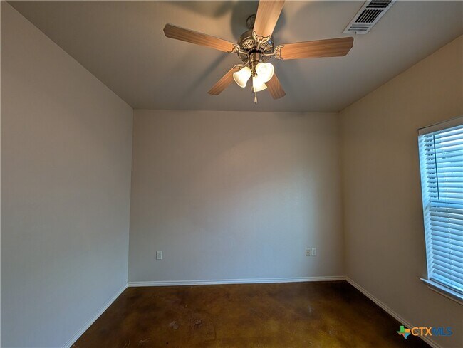 Building Photo - 229 Anne Louise Dr