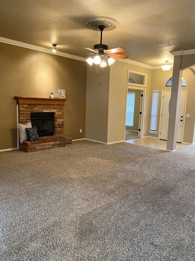 Building Photo - Great Family Home in the Heatherwood Addit...