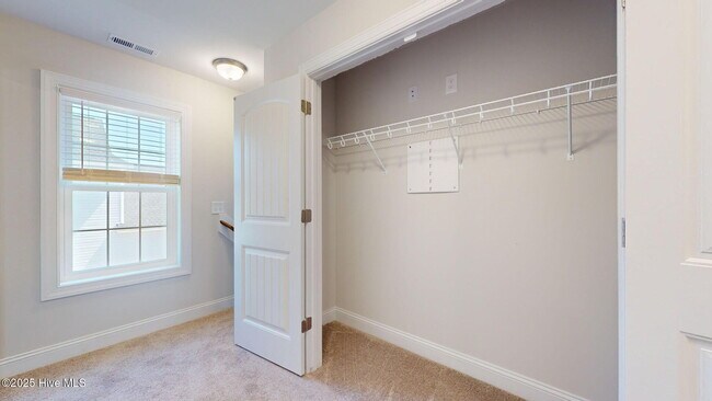 Building Photo - 358 N Ardsley Ln