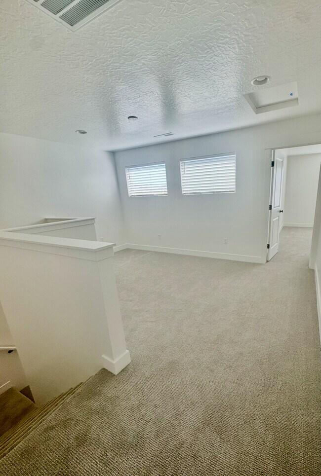 Building Photo - 5709 S Weehawken Ln