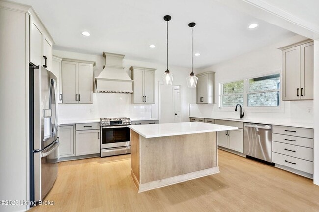 Building Photo - Amazing New Country Home For Rent