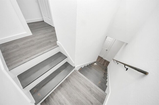 Building Photo - 2322 Wavell St
