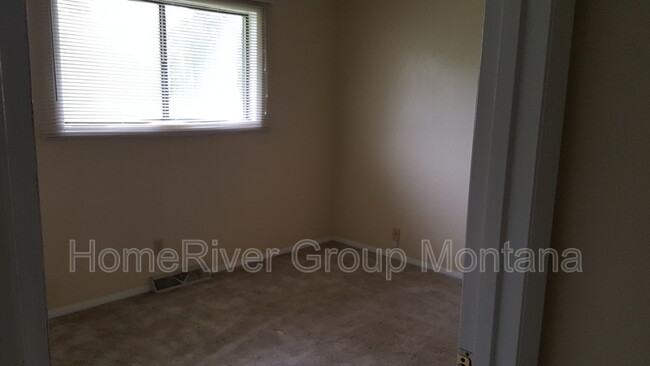 Building Photo - 4857 Country Club Ln