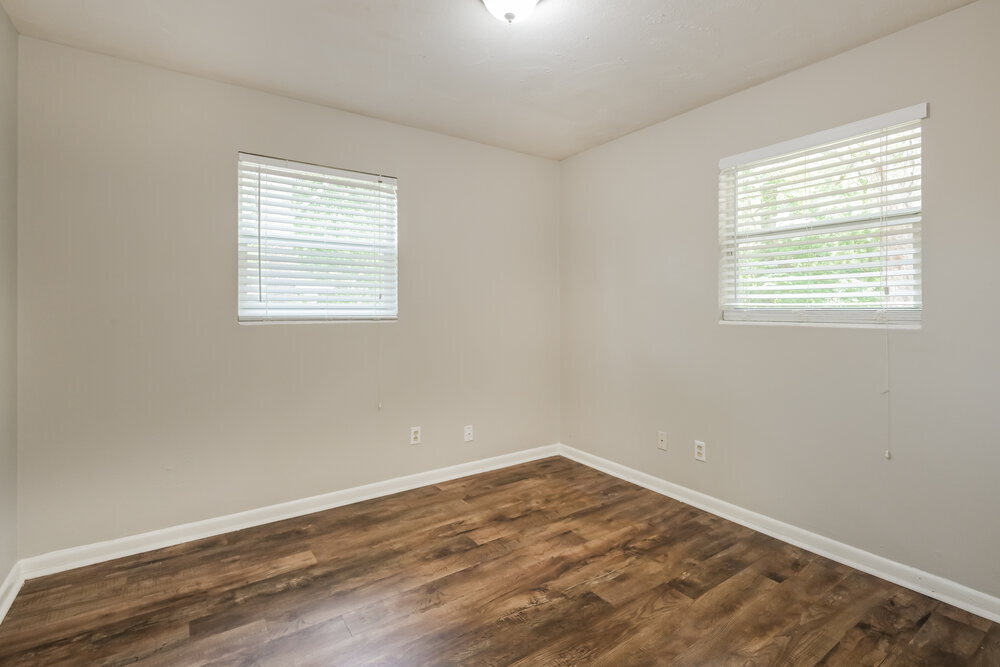 Building Photo - 2219 Limoges Dr E