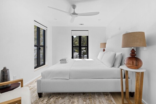 Building Photo - 2701 Bumble Bee Dr