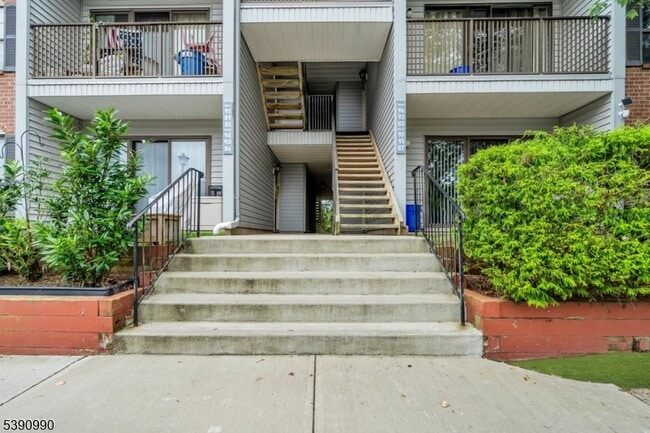 Building Photo - 96 Fisher Dr