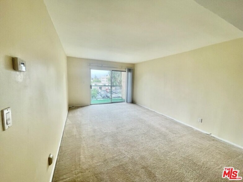Living Room - 18307 Burbank Blvd