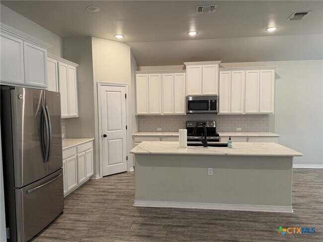 Building Photo - 3404 Braford Dr
