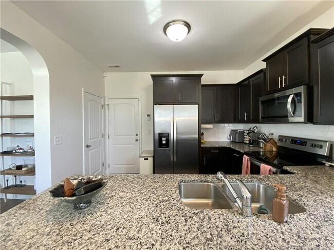 Building Photo - 140 Verdmont Dr