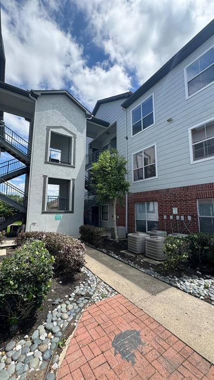 Building Photo - 6289 Wilcrest Dr