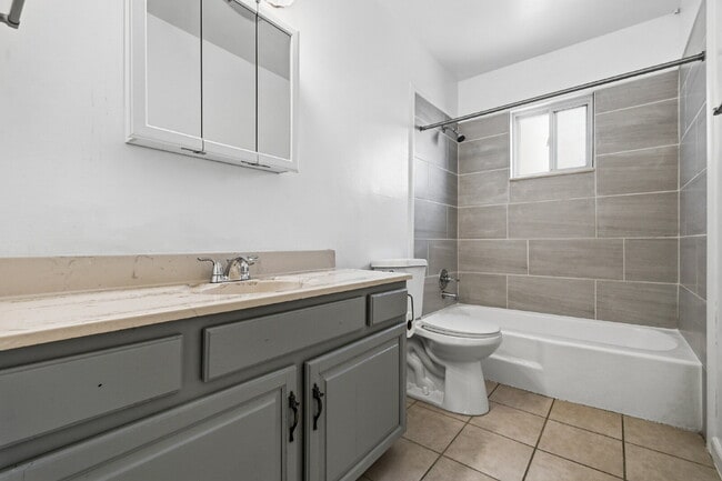 Building Photo - Charming 3-Bedroom with 2 Baths and Extra Room in Basement!
