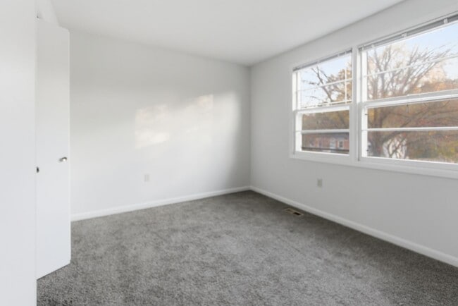 Building Photo - Charming 3 BR/2.5 BA Single-Family Home in...