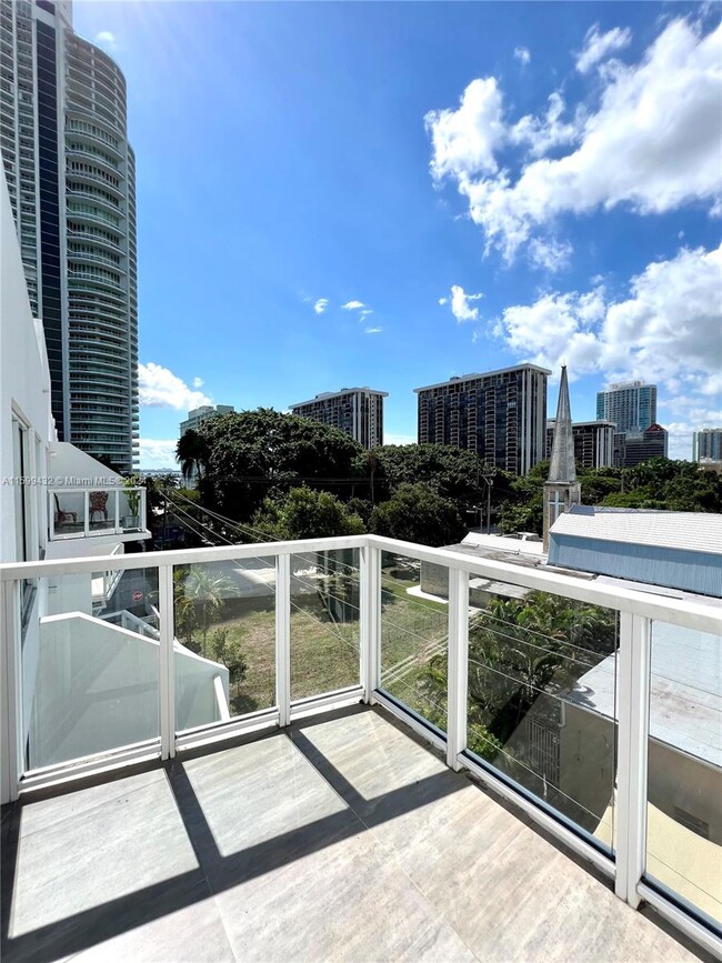 Building Photo - 1650 Brickell Ave