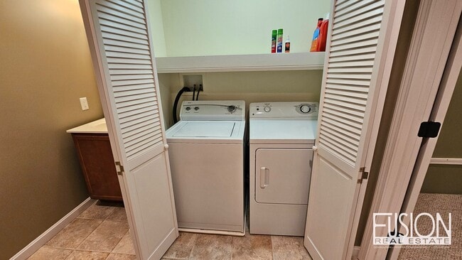 Building Photo - FREE July Rent for this Quiet, Four Bedroo...