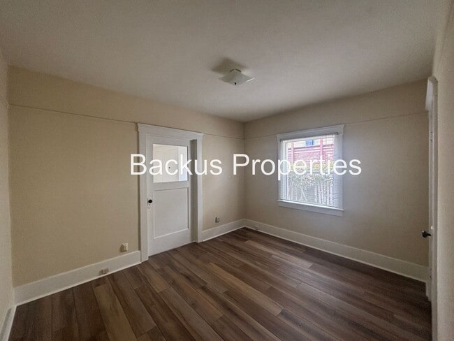 Building Photo - Three bedroom cottage less tha two blocks ...
