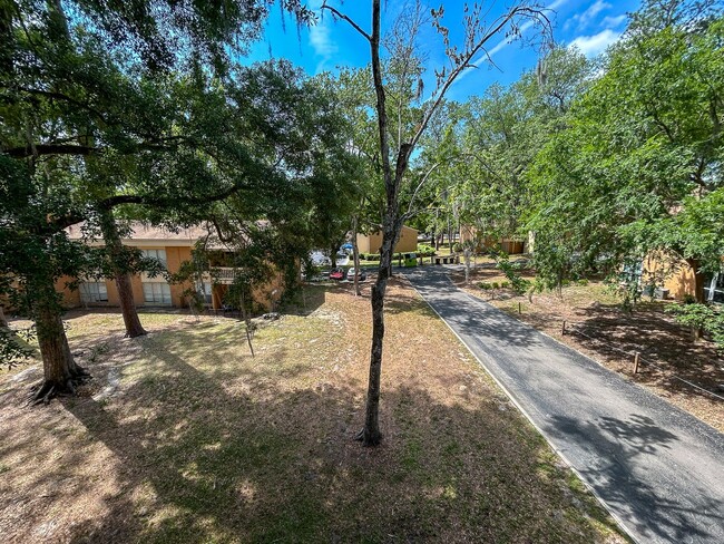 Building Photo - Creeks Edge #178