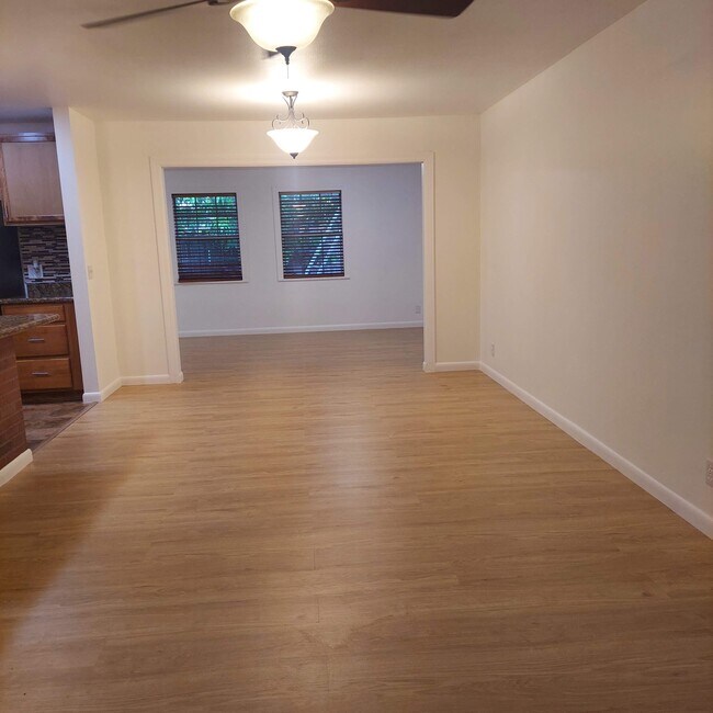 Building Photo - 927 Northern Dr