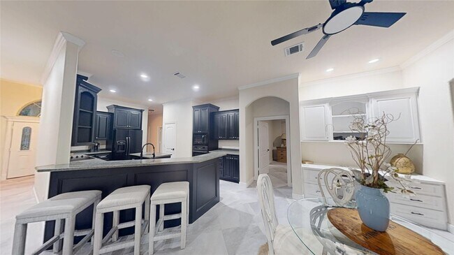 Building Photo - 119 April Waters Dr W