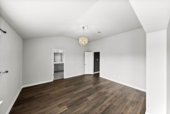 Building Photo - Beautifully Upgraded 3-Bedroom Home for Re...