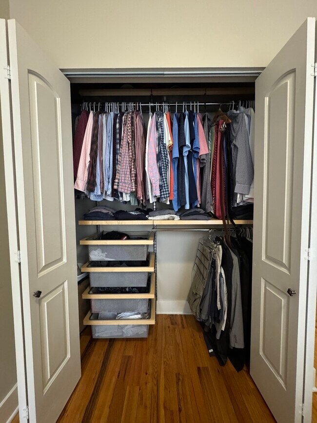 Building Photo - 1961 N Wilmot Ave